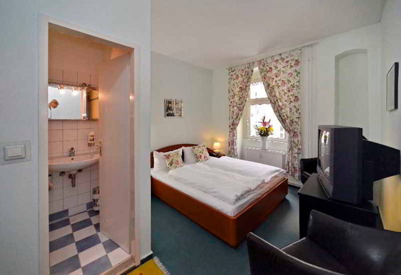 Old-Town-Hotel-Greifswalder-Strasse-Room-17