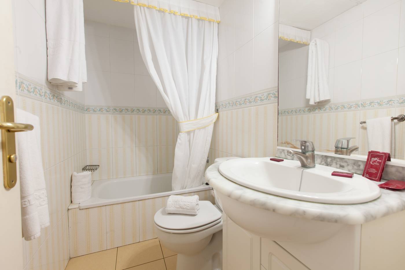 El-Marqu----s-Palace-by-Intercorp-Hotel-Group-Room-52