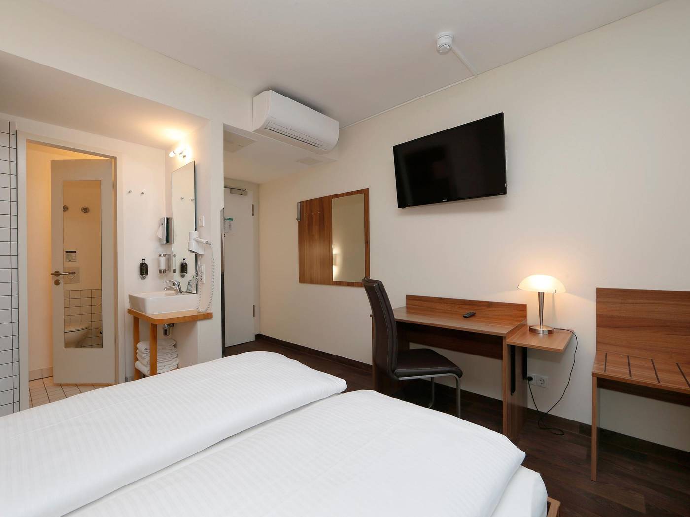 B-B-HOTEL-Berlin-Mitte-Room-27