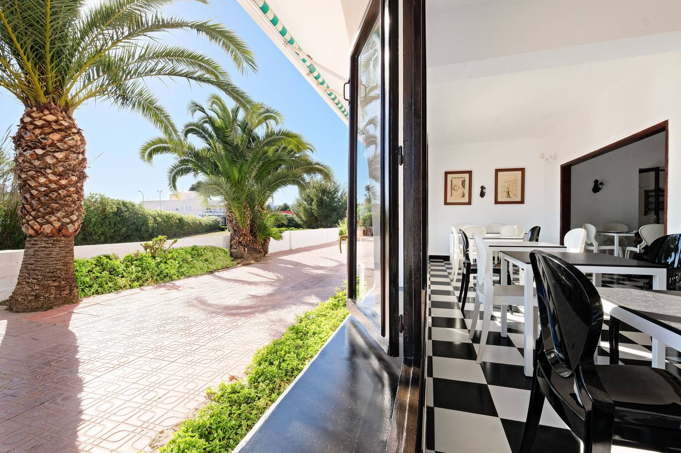 Azuline-Hotel-Galfi-Restaurant-4