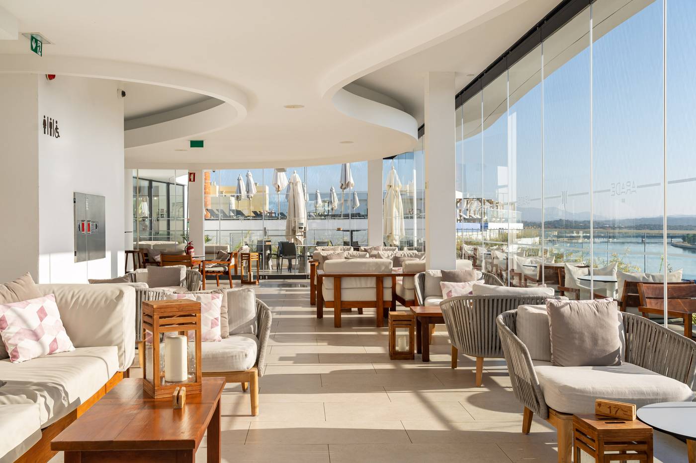 Jupiter-Marina-Hotel---Couples---Spa--Adults-Only--Bar-44