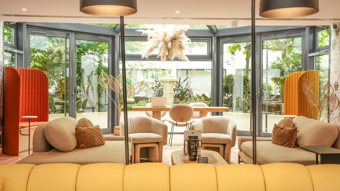 Mercure-Paris-Gare-Montparnasse-TGV-Lobby-2