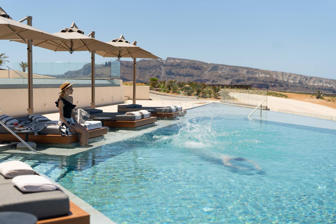 Santo Mine Oia Suites