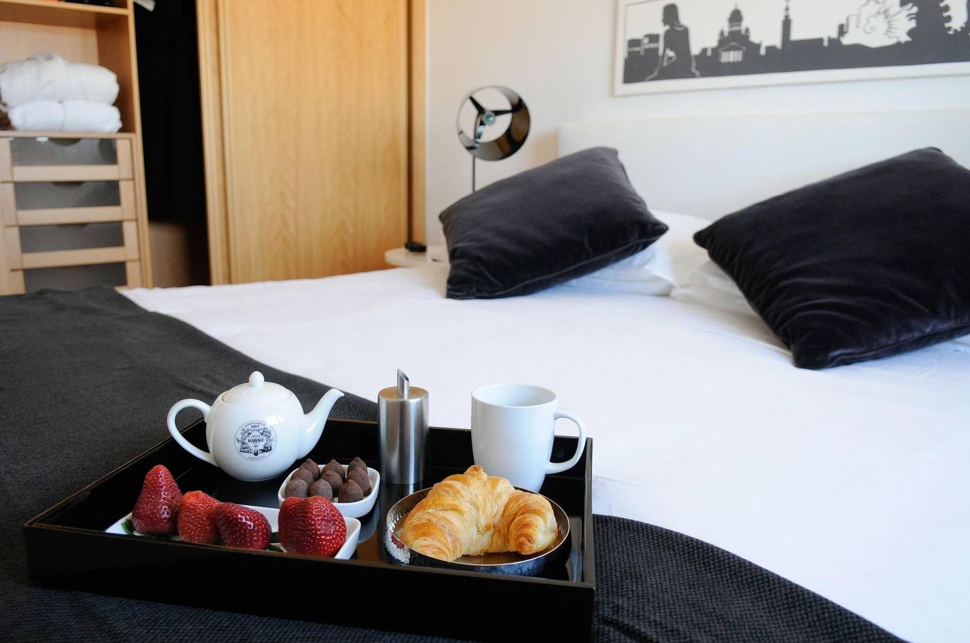 Panoramic-Living-Room-20