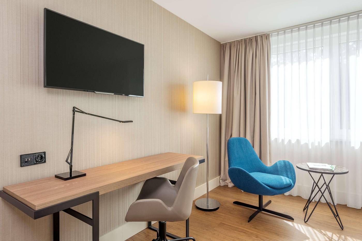 NH-Koln-Altstadt-Room-24