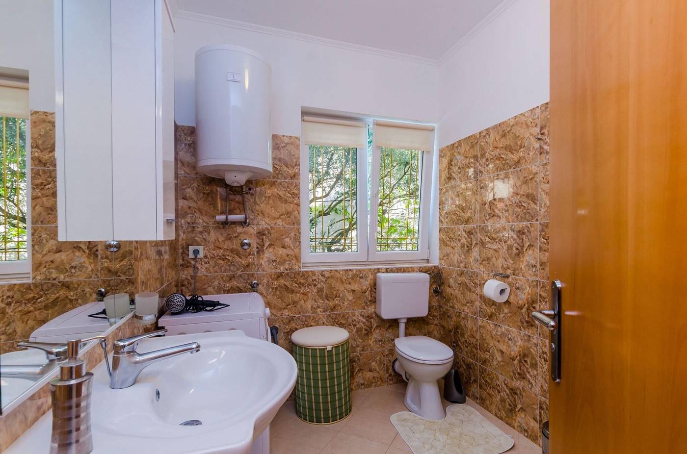 Apartments---Rooms-V-M-Room-44