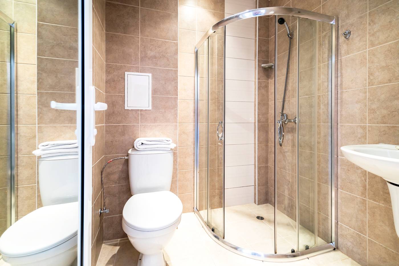 Persey-Admiral-Plaza-Apartments-Room-16