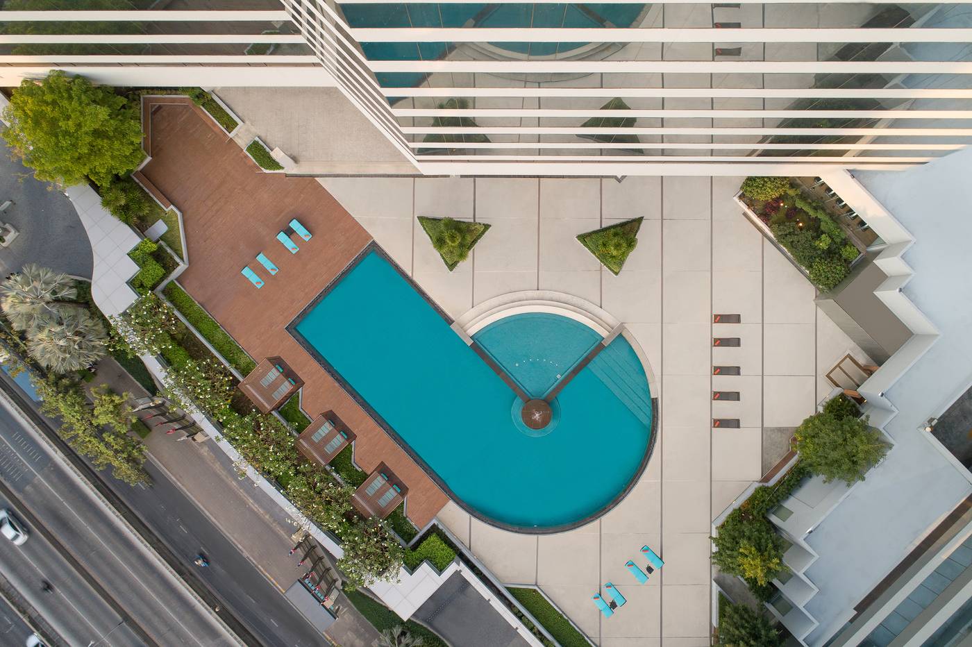 Swissotel-Bangkok-Ratchada-Pool-53