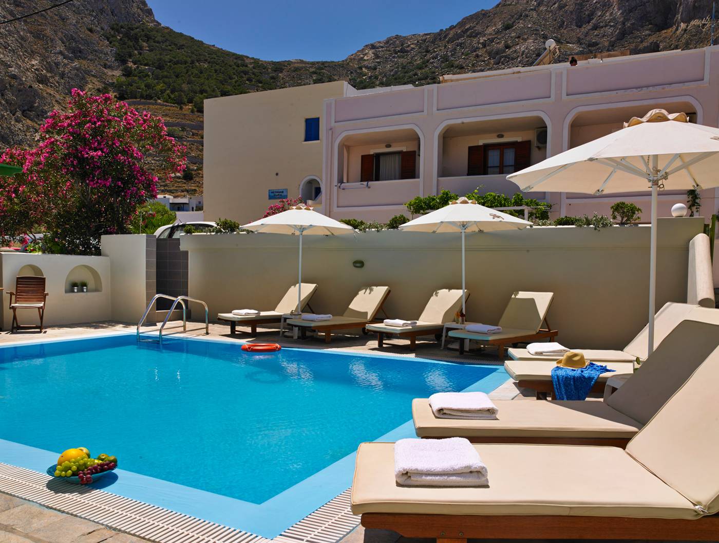 Studios-Marios-Pool-4