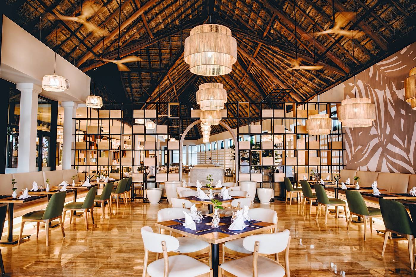 Dreams-Sapphire-Resort---Spa-Restaurant-39