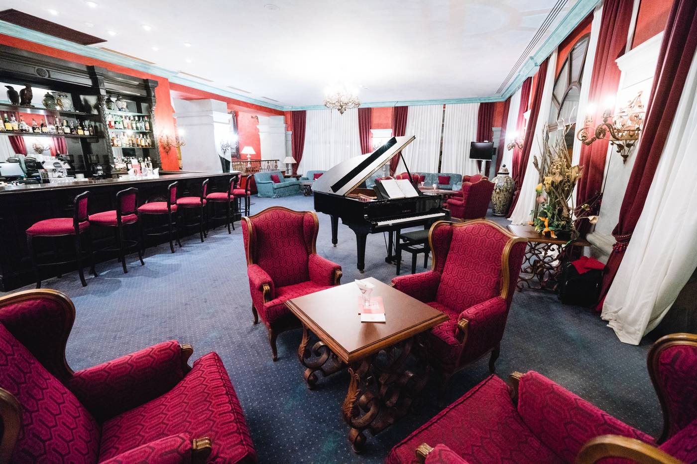 Europe-Villa-Cortes-Bar-58