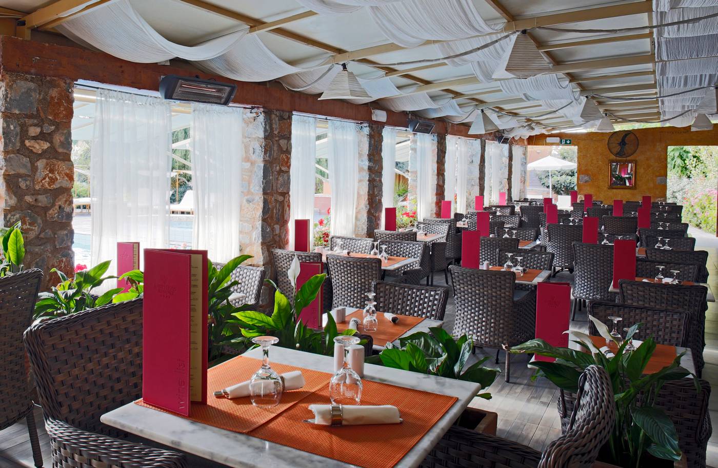 Orpheas-Resort-Hotel---Adult-Only-Restaurant-18