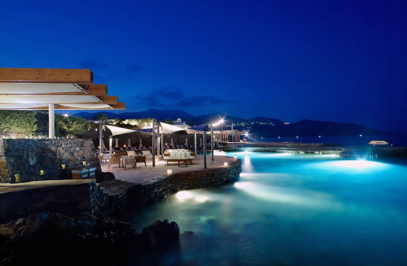 St-Nicolas-Bay-Resort-Hotel---Villas-Bar-17