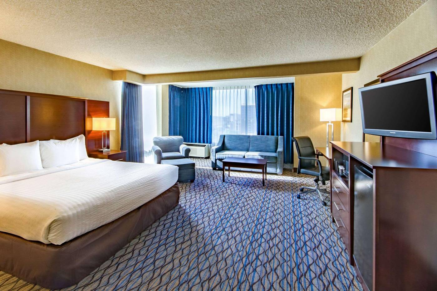 Clarion-Hotel-Anaheim-Resort-Room-11