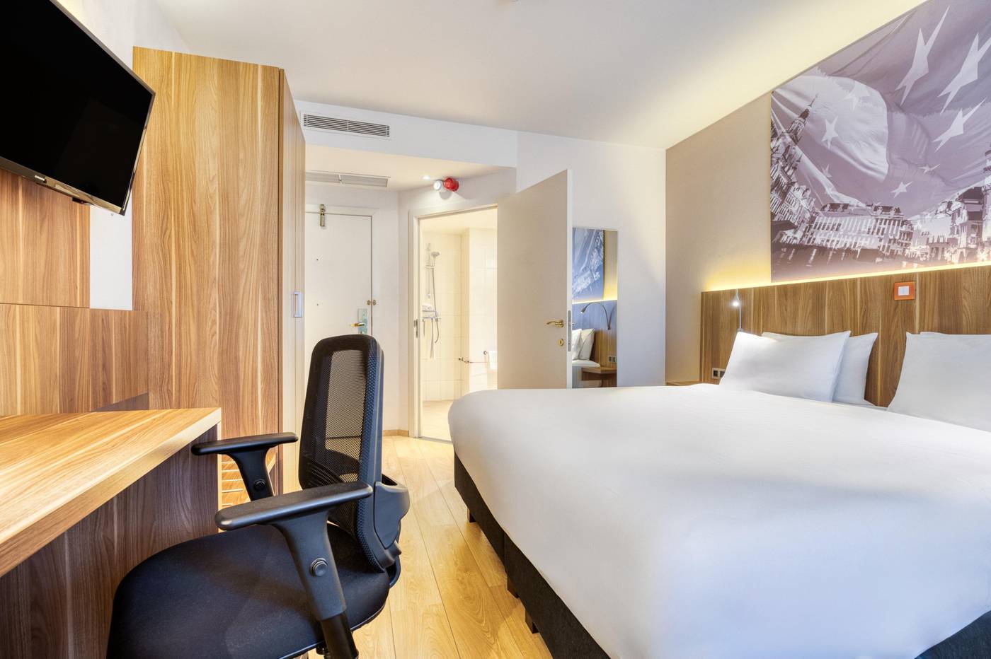 Holiday-Inn-Brussels-Schuman-Room-22