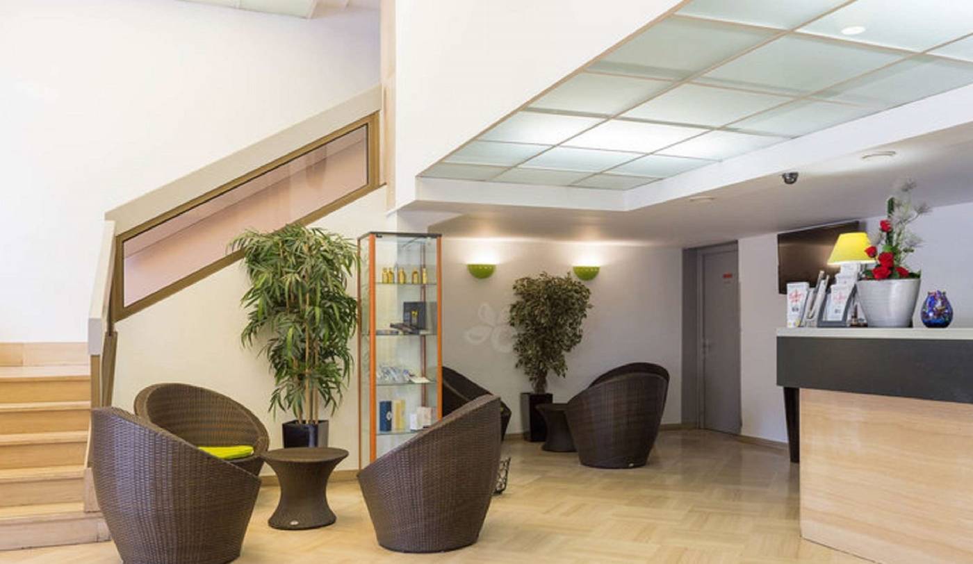 Kyriad-Nice-Centre-Gare-Lobby-29