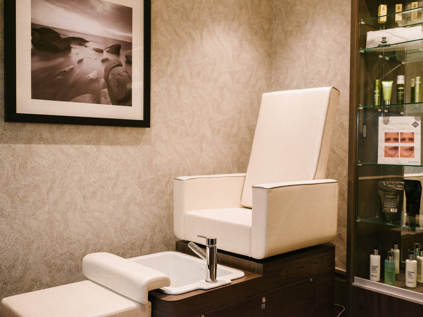 Grand-Jersey-Hotel---Spa-Sports-and-Entertainment-26