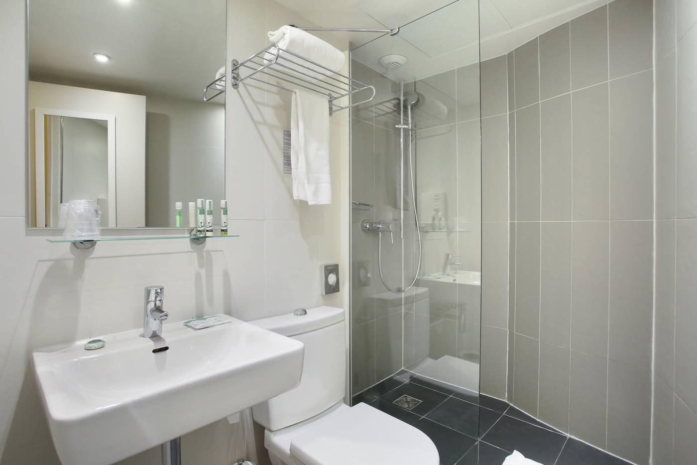 Hotel-Eiffel-Capitol-Room-25