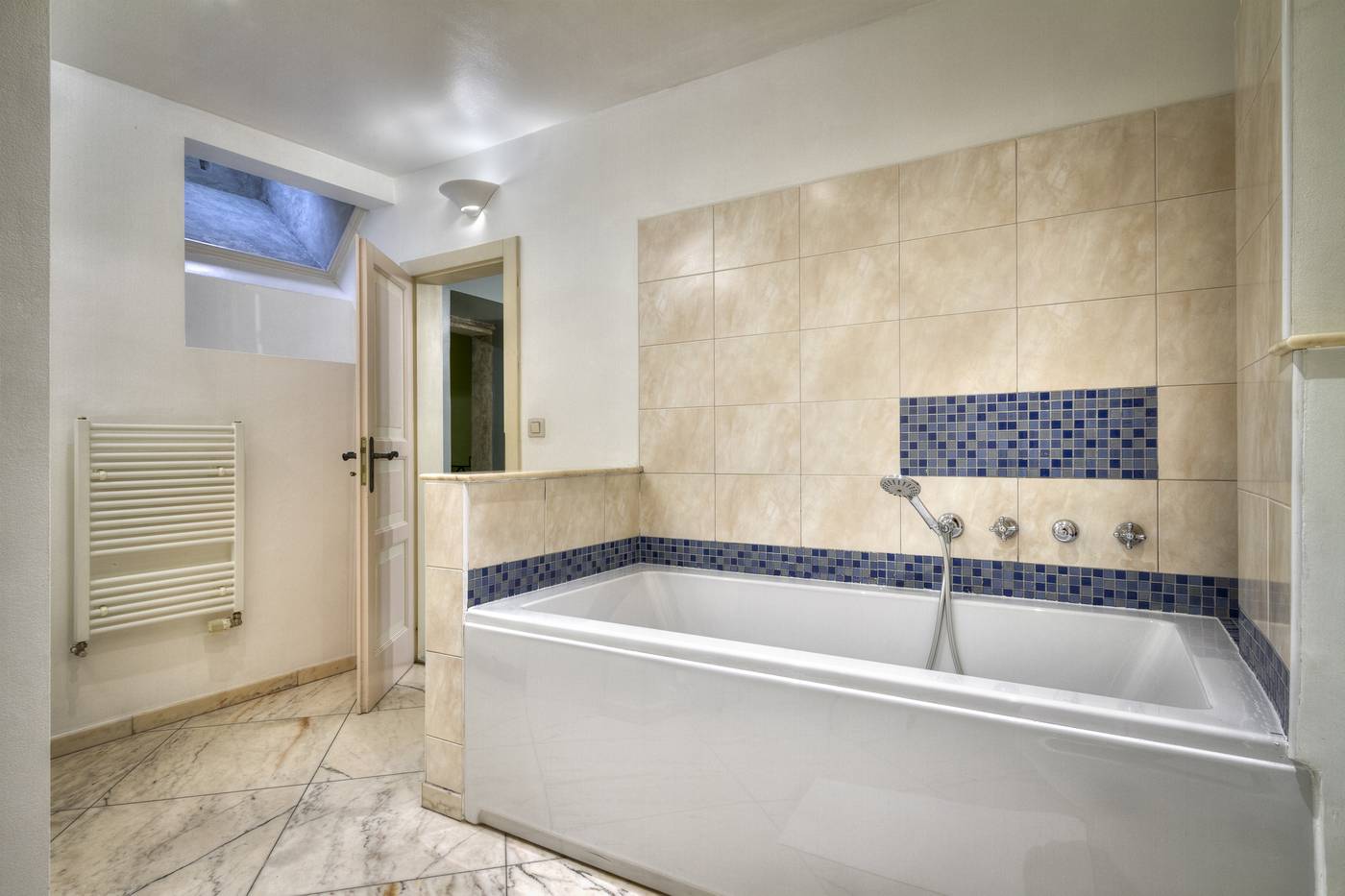 Black-Star-Suites-Room-20