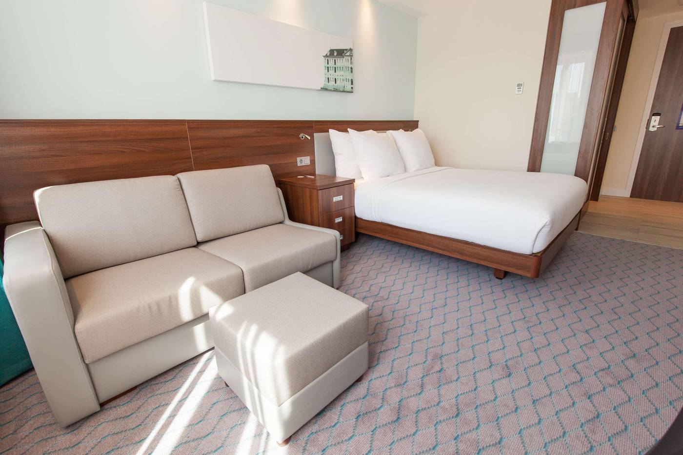 Hampton-By-Hilton-Amsterdam-City-Centre-East-Room-12