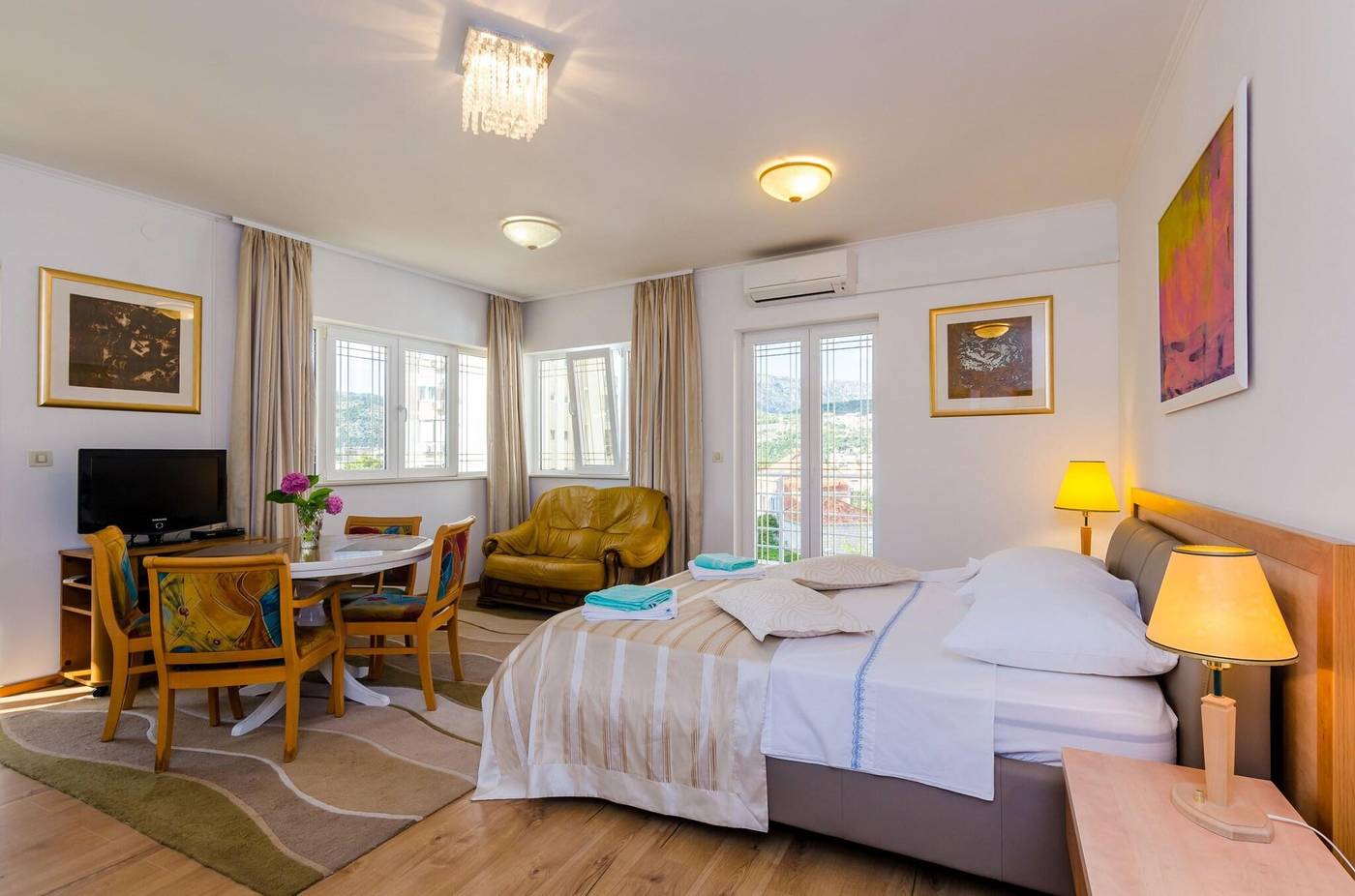 Apartments---Rooms-V-M-Room-24