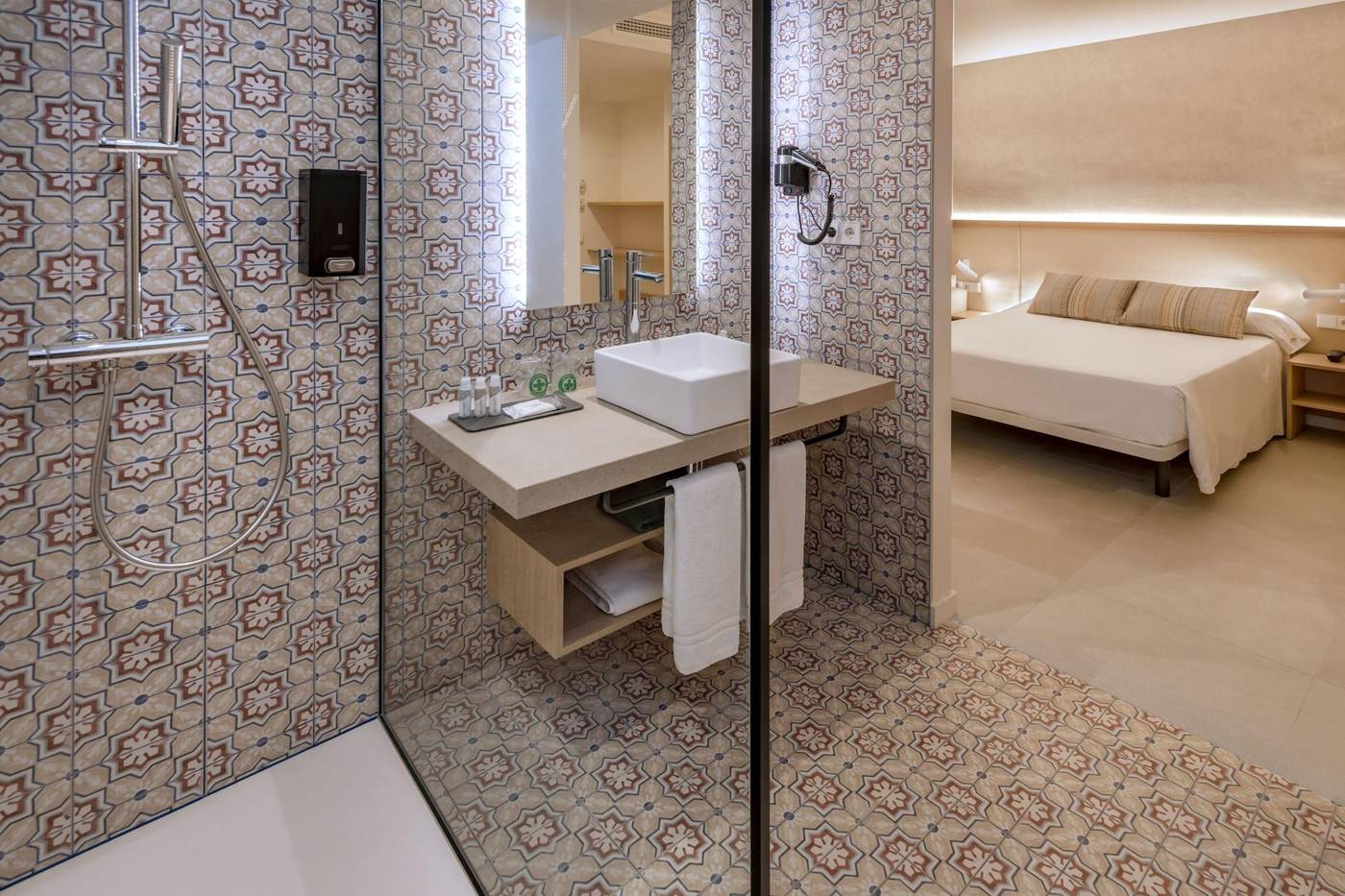 Alhambra-Room-19