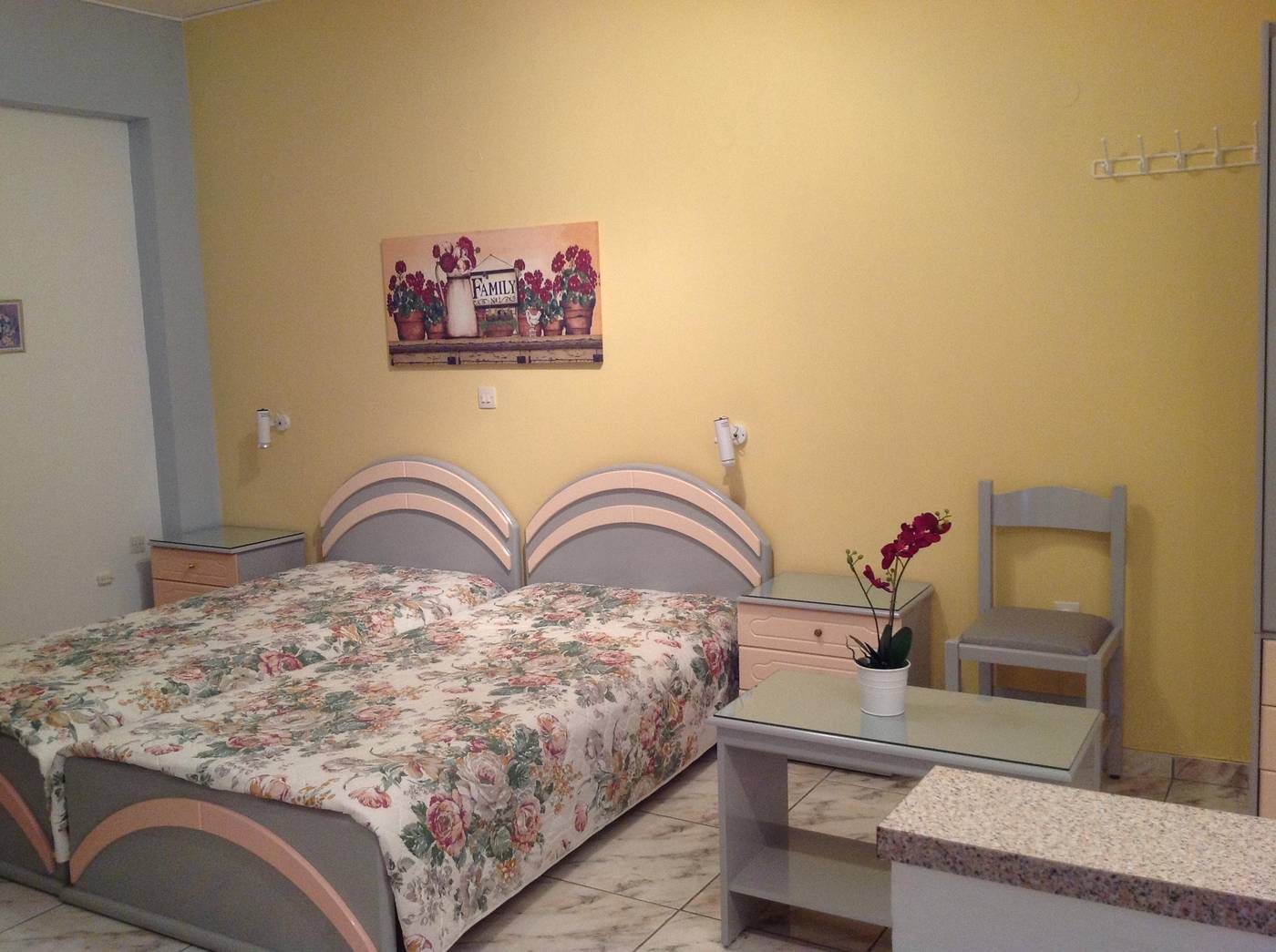 Travlos-Studios-Room-14