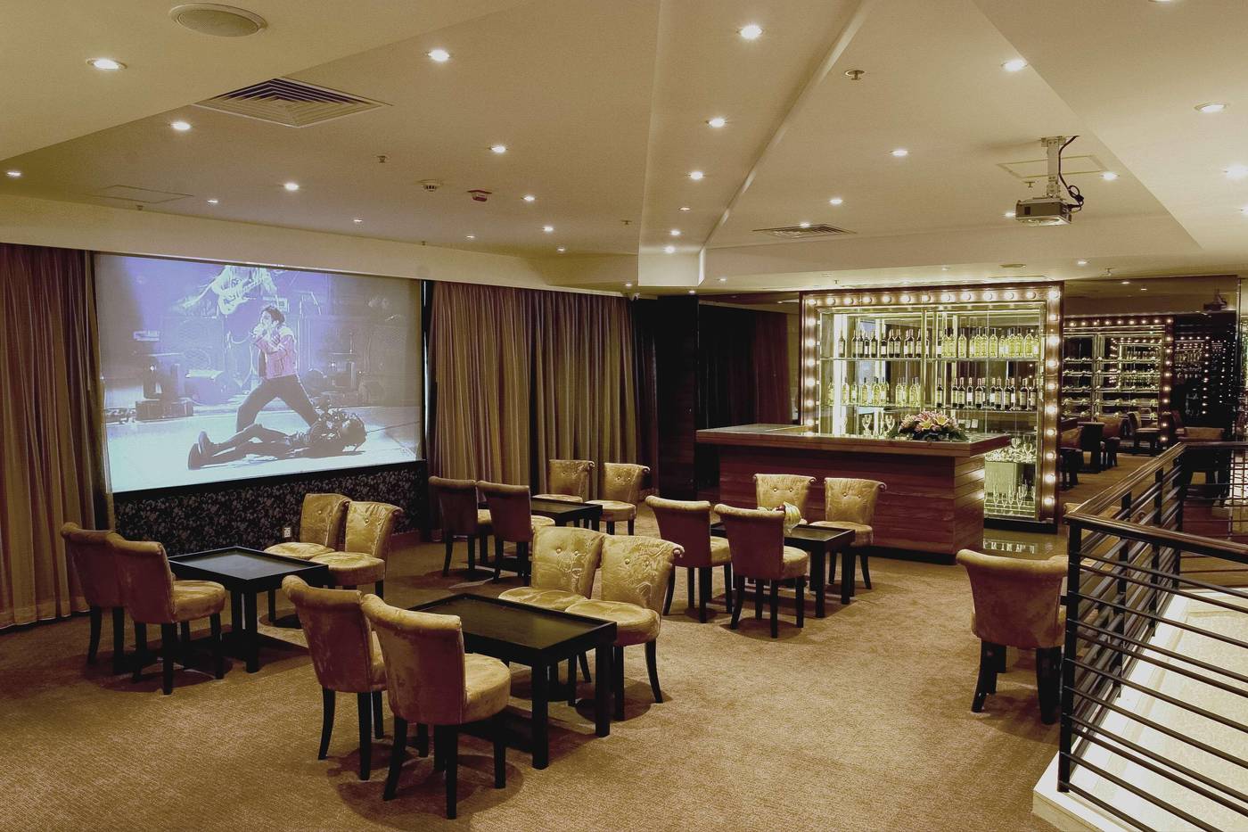 Best-Western-Plus-Hotel-Hong-Kong-Bar-6