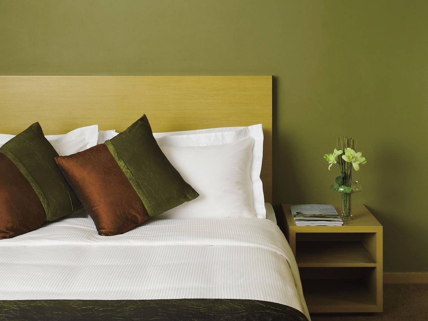 Butterfly-on-Prat-Room-6