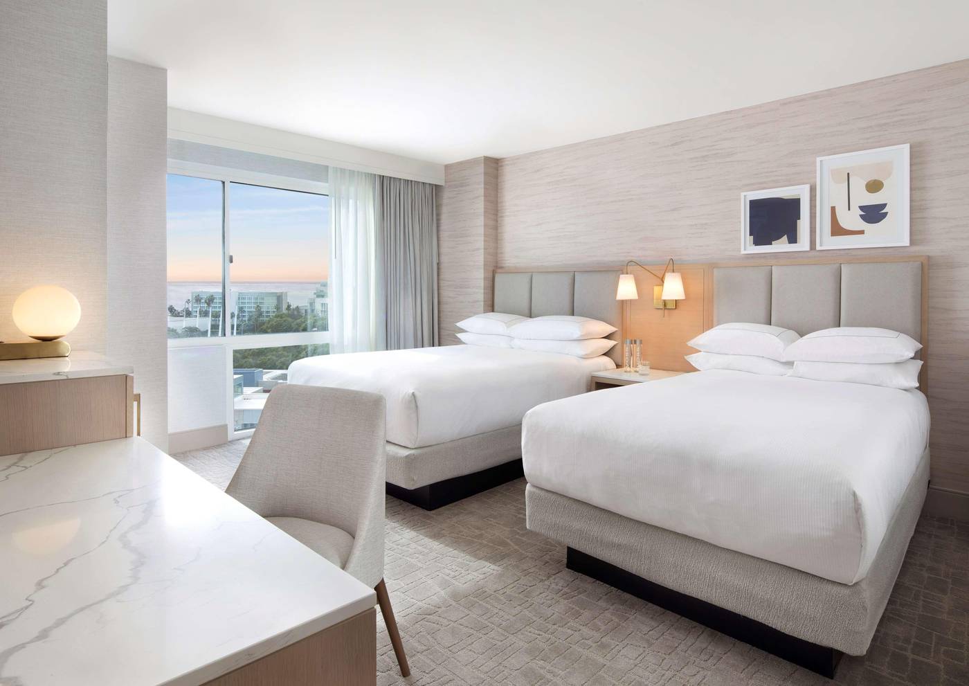 Hilton-Santa-Monica-Hotel---Suites-Room-35