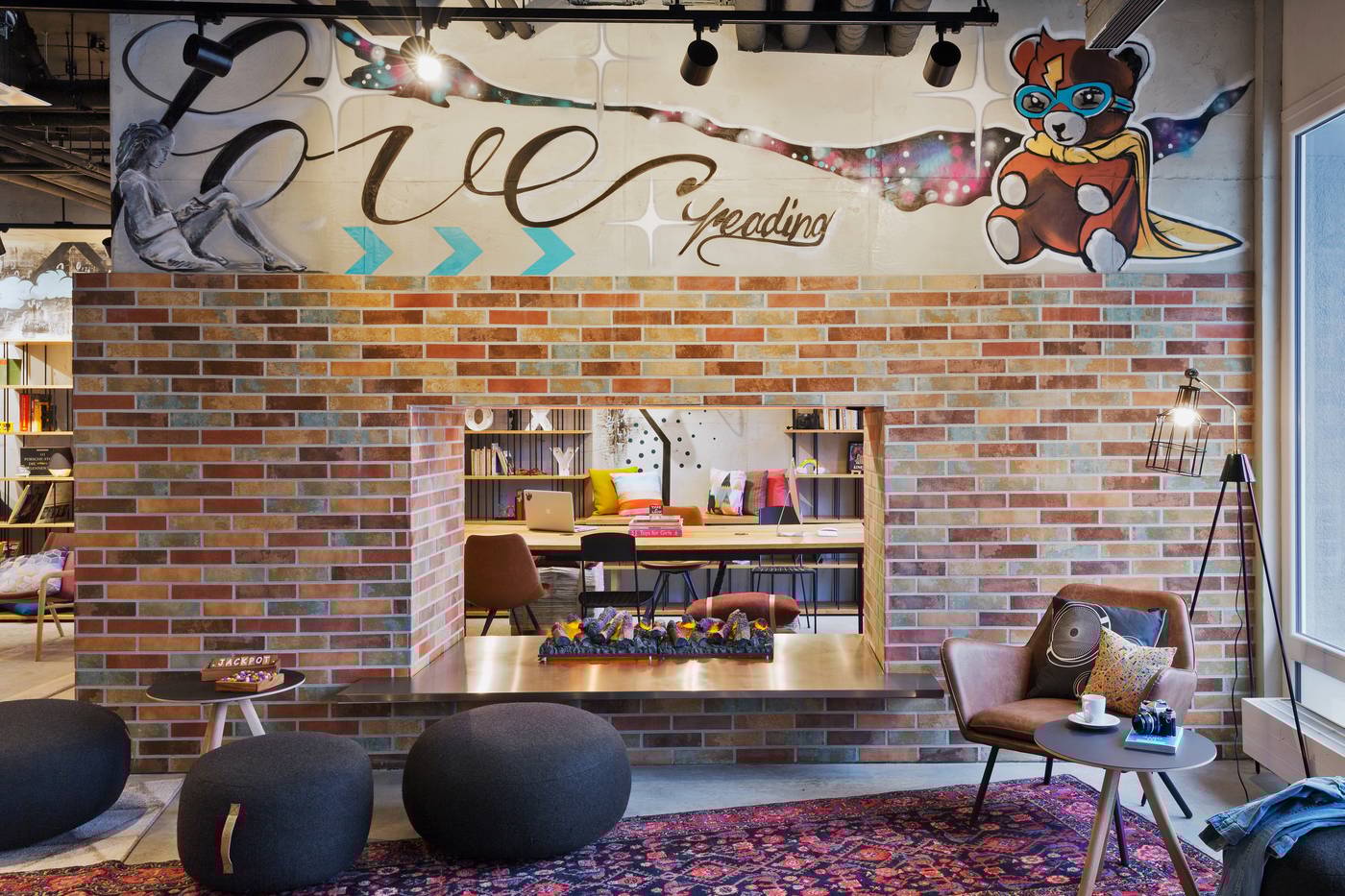 Moxy-Berlin-Humboldthain-Park-Lobby-40