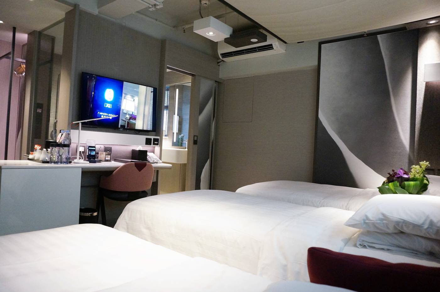 Xi-Hotel-Room-21