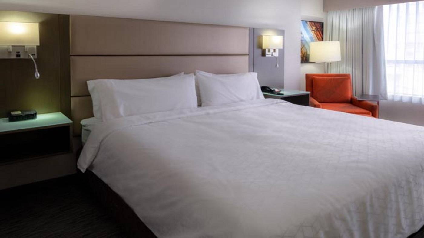 Holiday-Inn-Express-Vancouver-Metrotown--Burnaby--Room-30