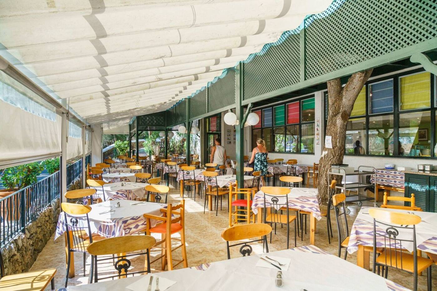 Playa-Parc-Apartments-Restaurant-16