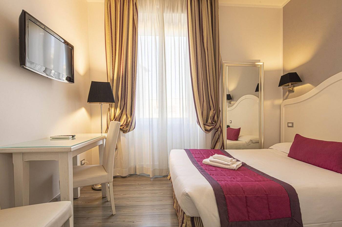 Domus-Castrense-Room-12