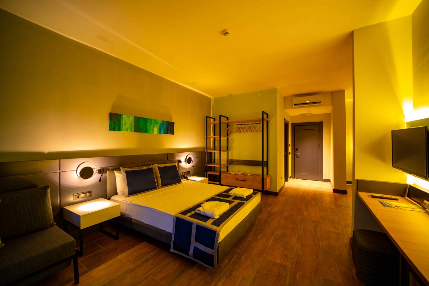 Nox-Inn-Deluxe-Hotel-Room-35