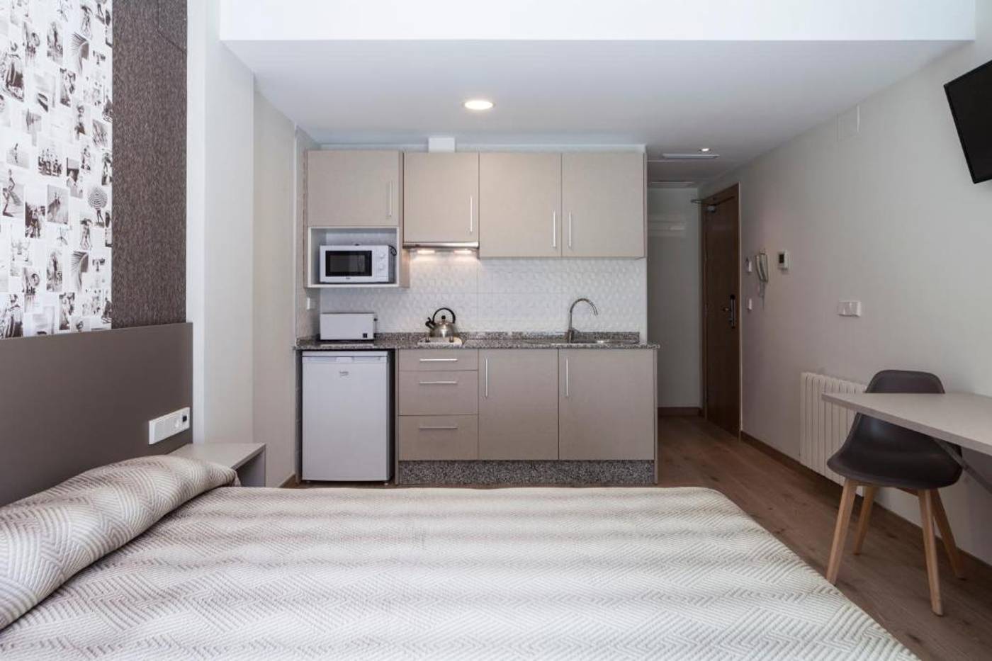 Estudios-Benidorm-Room-25