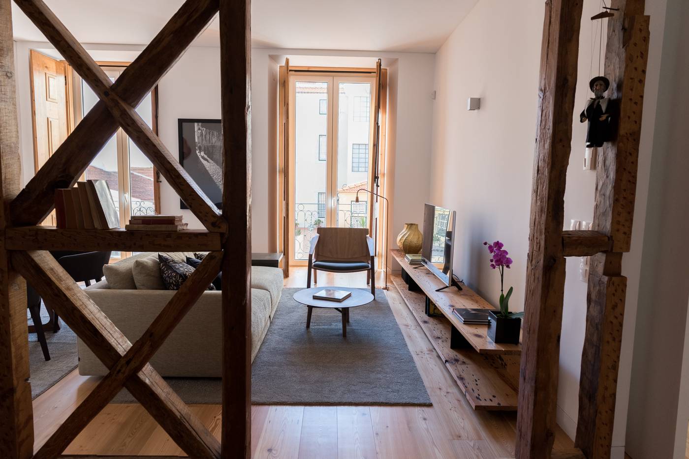 Flora-Chiado-Apartments-Room-1