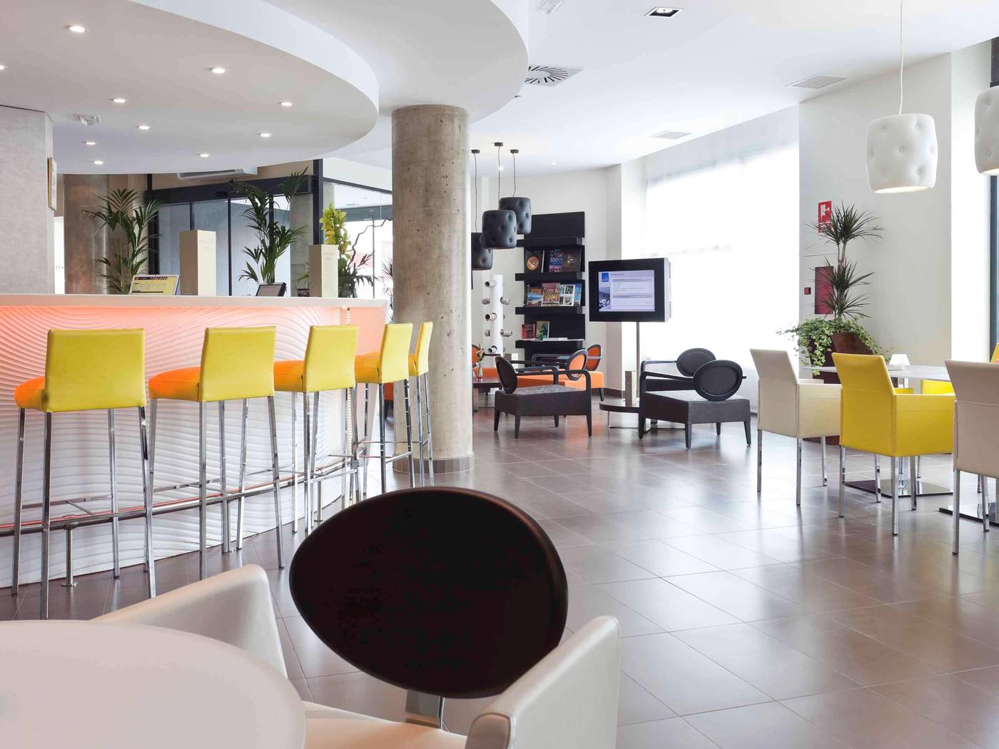 Novotel-Suites-Malaga-Centro-Bar-38