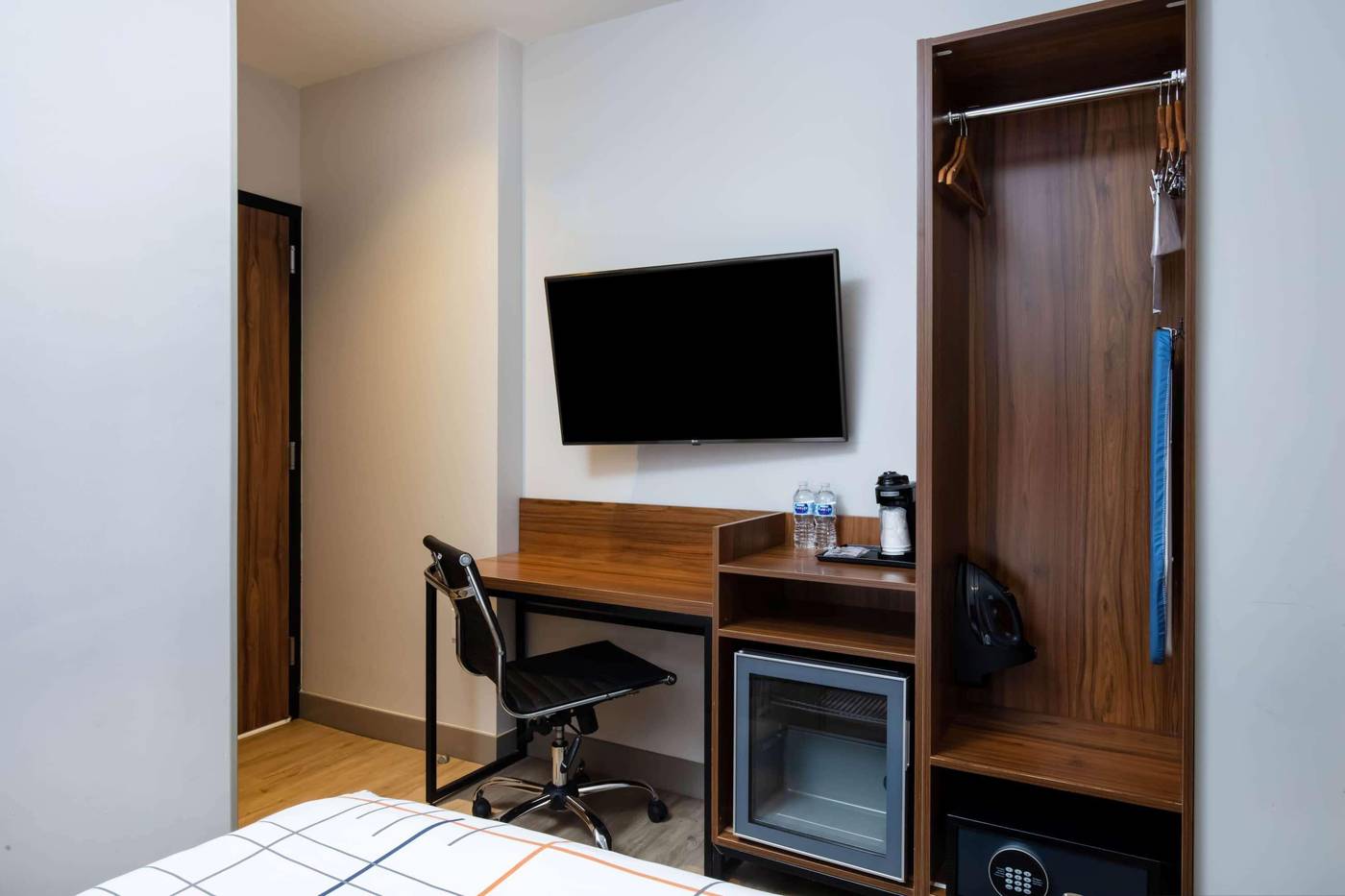 La-Quinta-Inn-and-Suites-Times-Square-South-Room-30