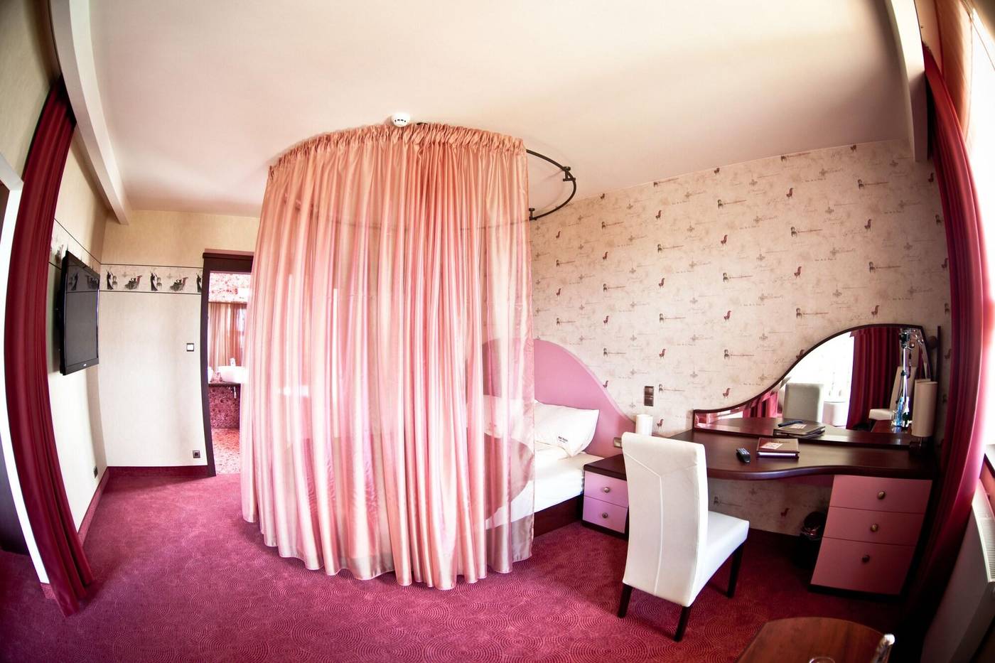 Rodan-Poland-KORNIK-Room-6