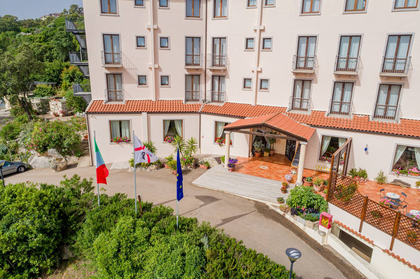 Hotel-San-Trano-Lobby-16