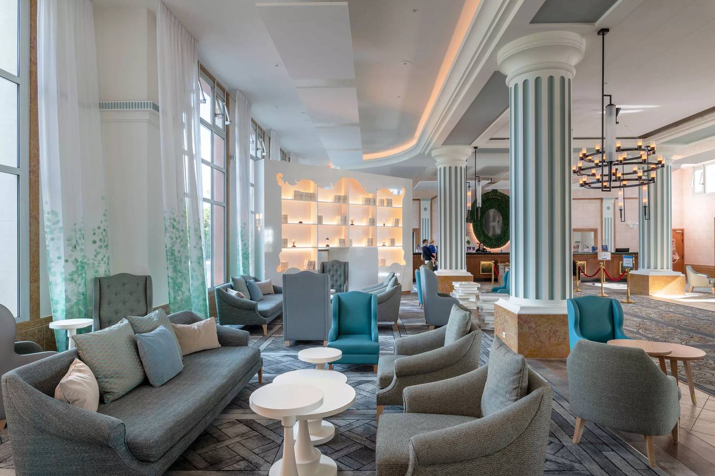 Dream-Castle-Paris-Lobby-4