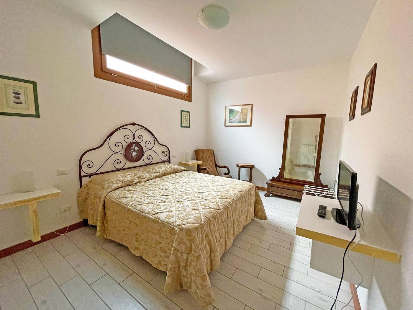 La-Loggia-Villa-Gloria-Room-13