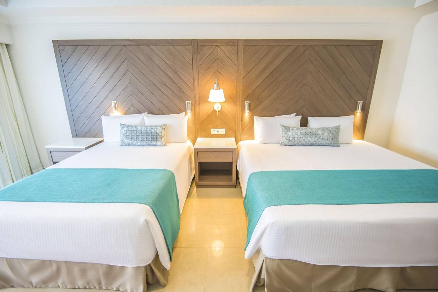 Sunscape-Resort---Spa-Room-39