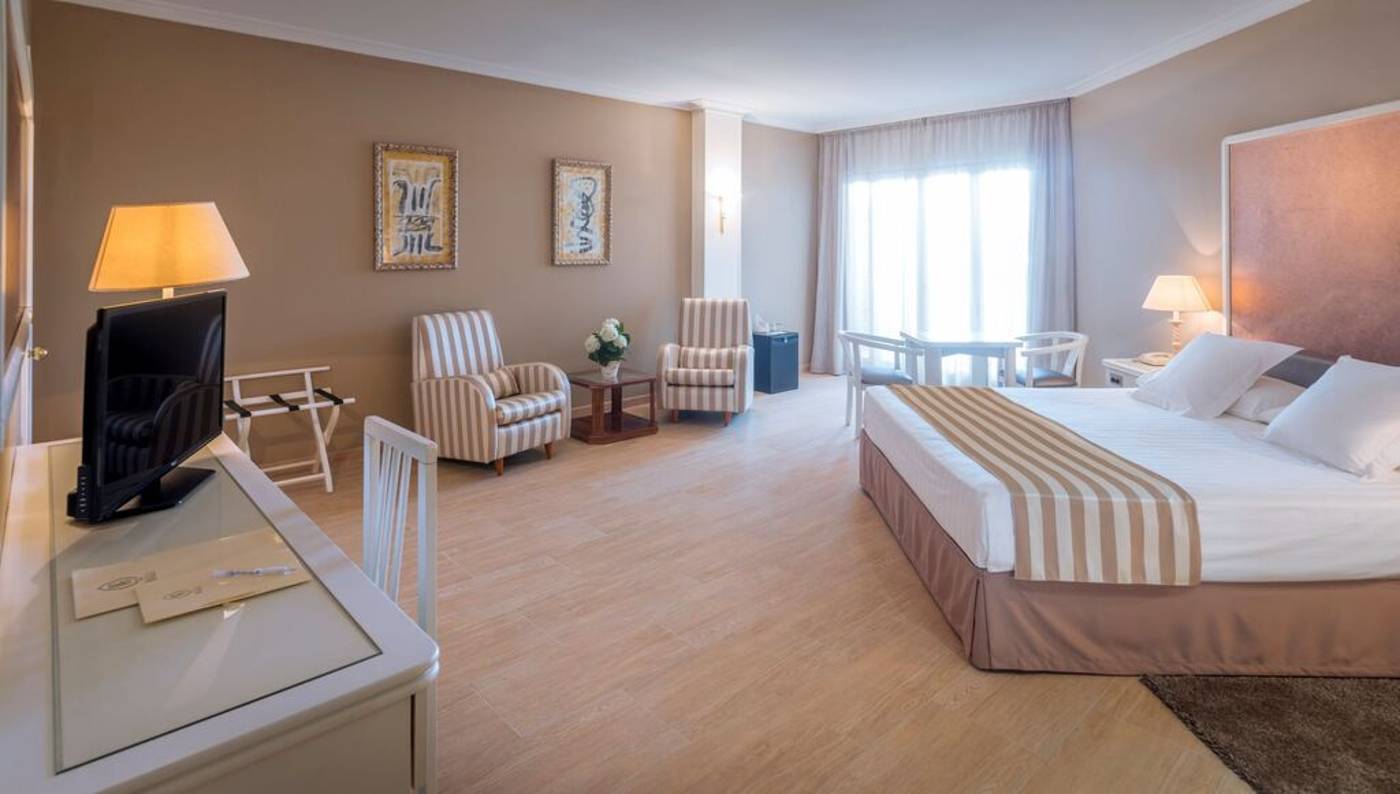Mas-Gallau-Room-10