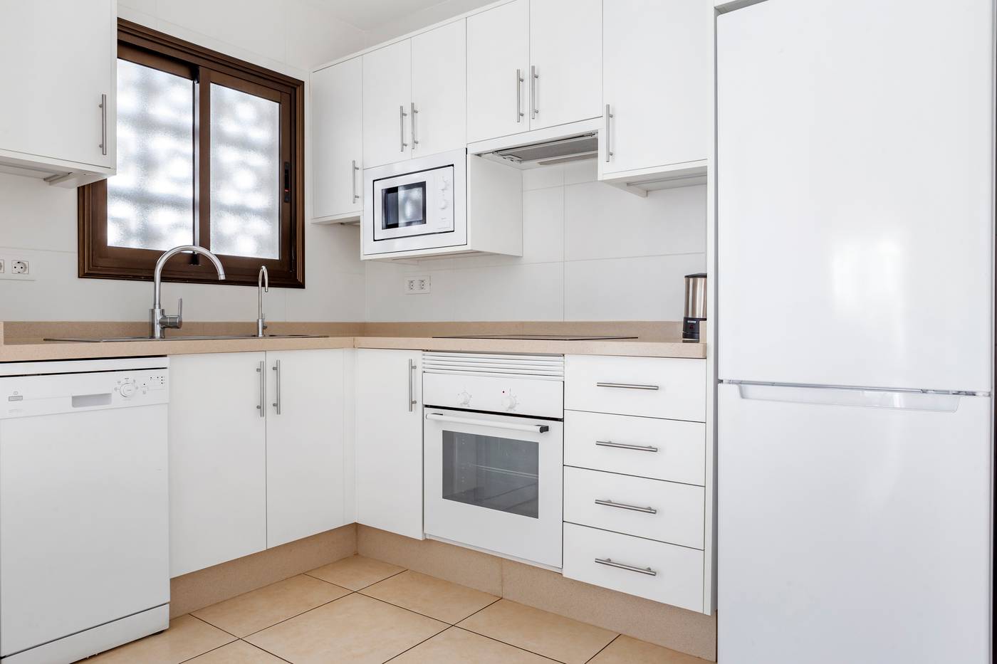 Sunset-Bay-Club-Room-30