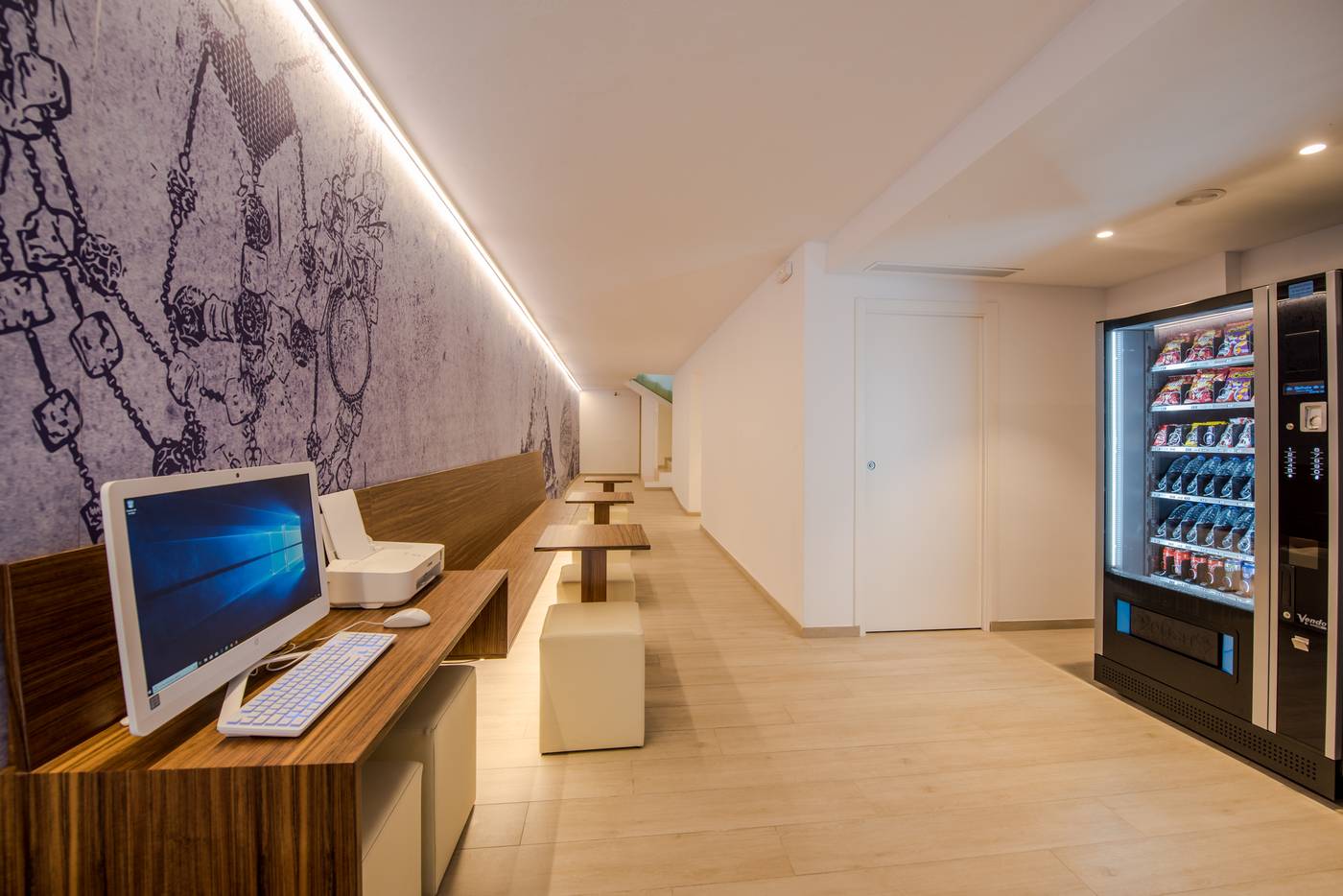 Los-Angeles-Lobby-13