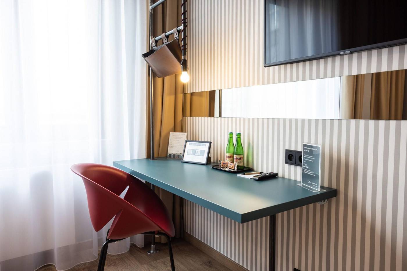 Miss-Sophie-s-Downtown-Room-57