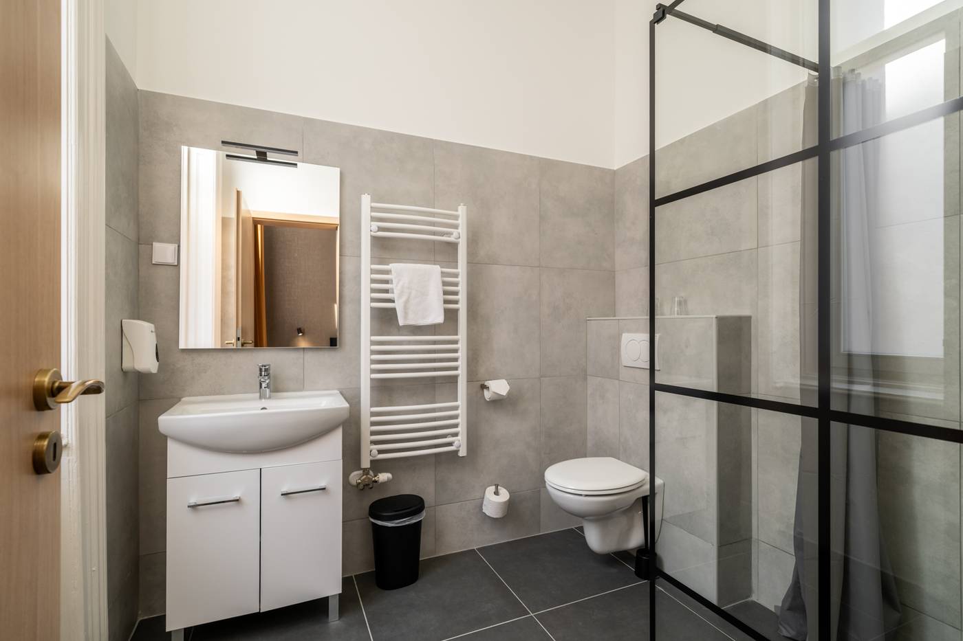 Full-Moon-Budapest-Room-43